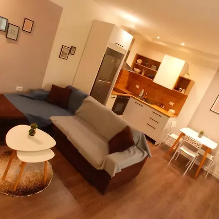 Garda Apartman *
